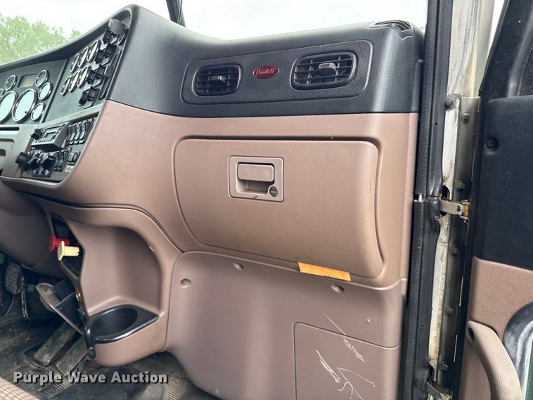 image for item ND9500 2012 Peterbilt 386 semi truck