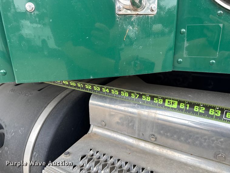 image for item ND9500 2012 Peterbilt 386 semi truck