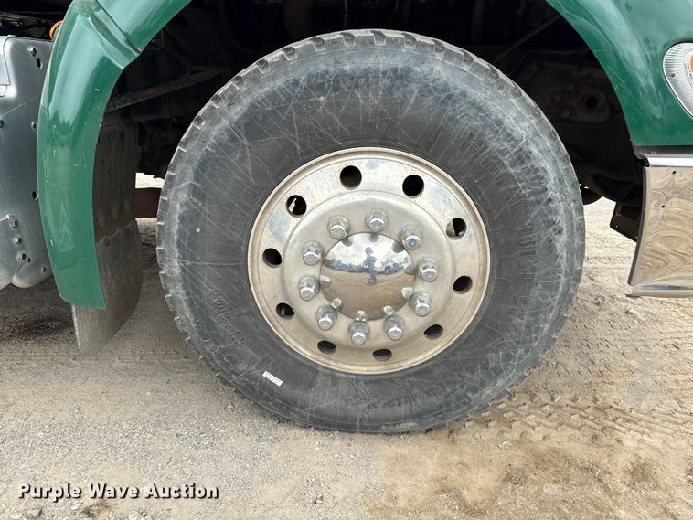 image for item ND9500 2012 Peterbilt 386 semi truck