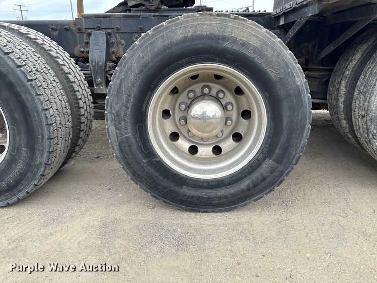 image for item ND9500 2012 Peterbilt 386 semi truck
