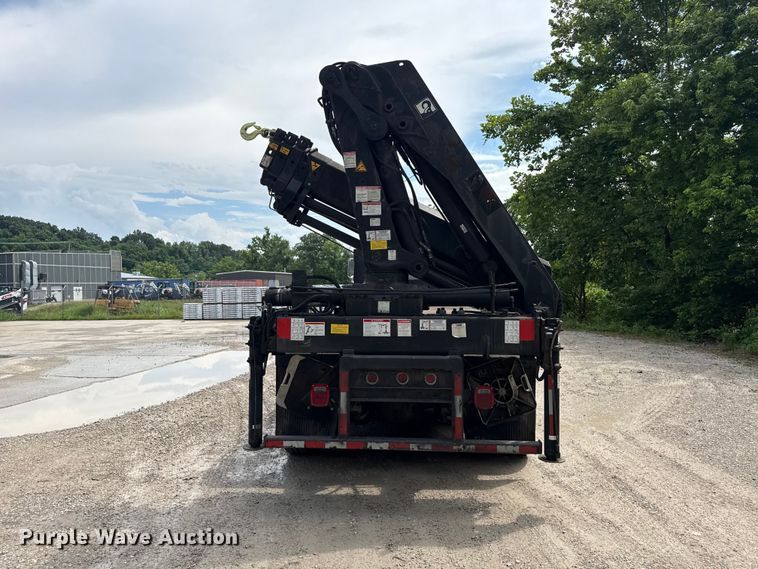 image for item ND9530 2001 GMC C7500 crane truck
