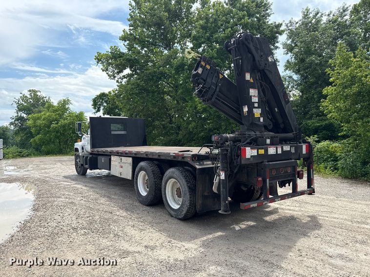image for item ND9530 2001 GMC C7500 crane truck