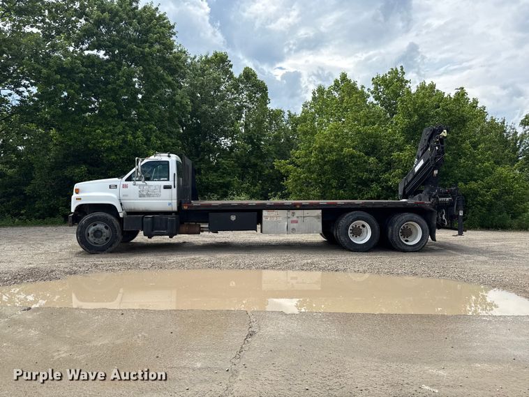 image for item ND9530 2001 GMC C7500 crane truck