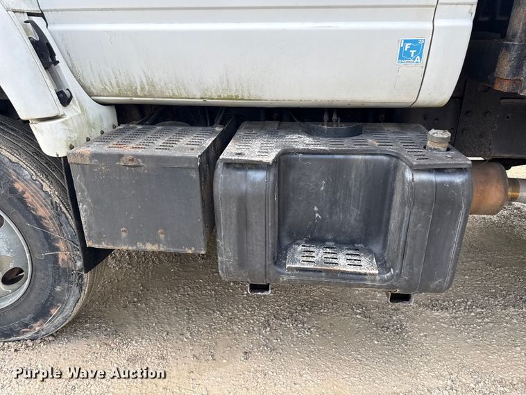 image for item ND9530 2001 GMC C7500 crane truck