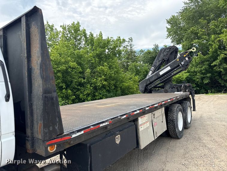 image for item ND9530 2001 GMC C7500 crane truck