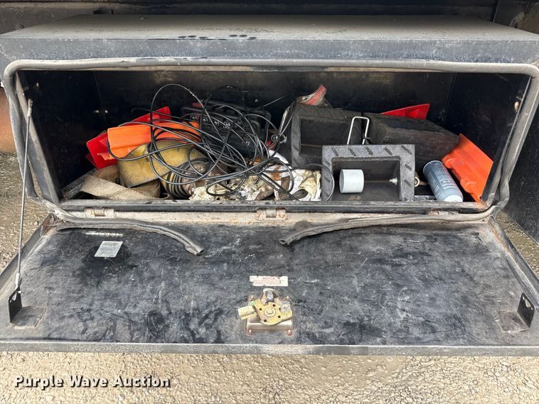image for item ND9530 2001 GMC C7500 crane truck