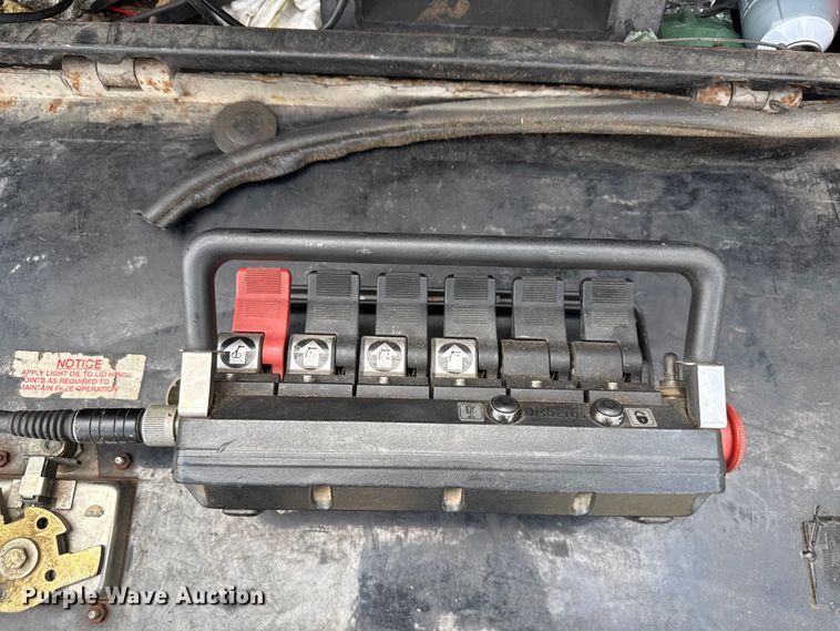 image for item ND9530 2001 GMC C7500 crane truck