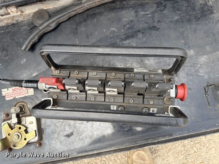 image for item ND9530 2001 GMC C7500 crane truck