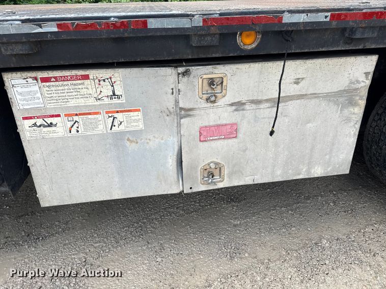 image for item ND9530 2001 GMC C7500 crane truck