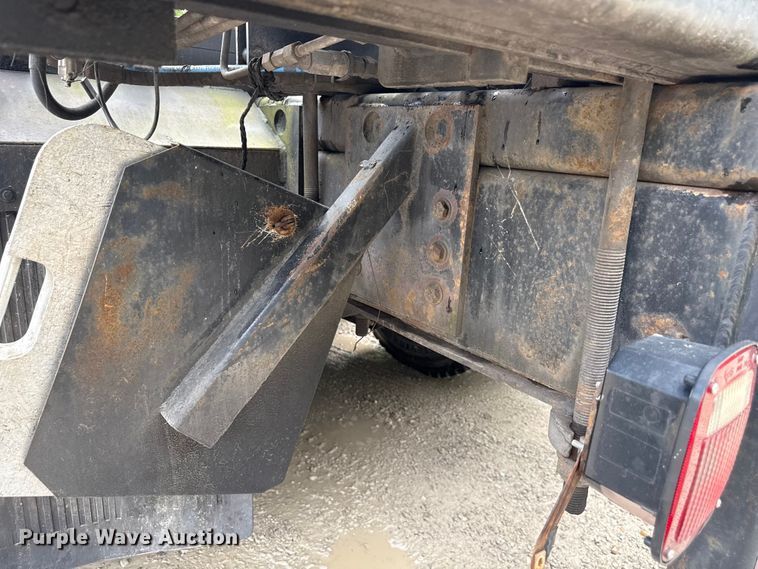 image for item ND9530 2001 GMC C7500 crane truck
