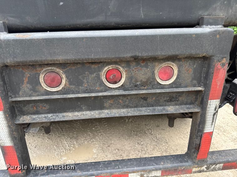 image for item ND9530 2001 GMC C7500 crane truck