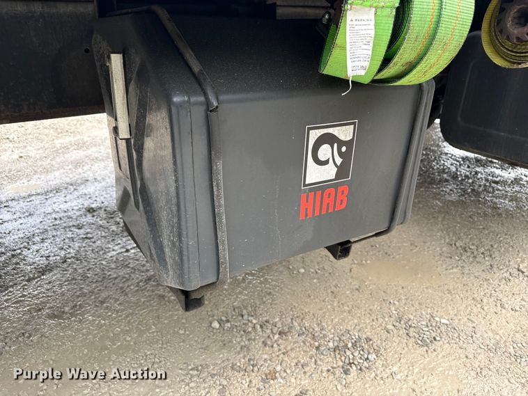 image for item ND9530 2001 GMC C7500 crane truck