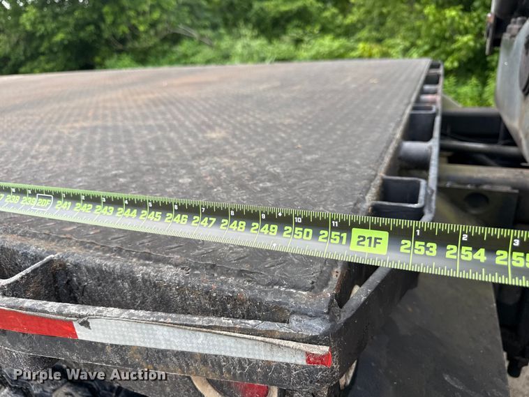 image for item ND9530 2001 GMC C7500 crane truck