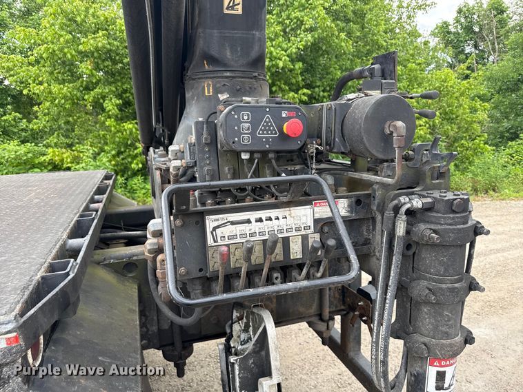 image for item ND9530 2001 GMC C7500 crane truck