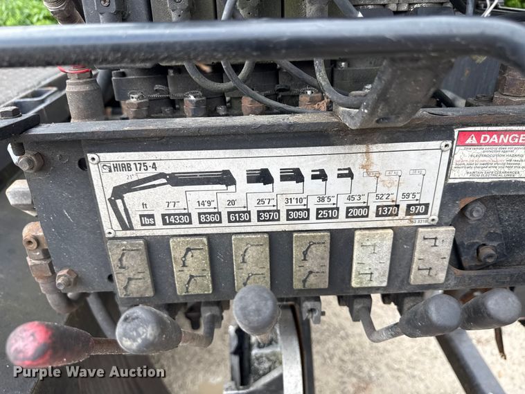 image for item ND9530 2001 GMC C7500 crane truck