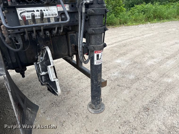 image for item ND9530 2001 GMC C7500 crane truck