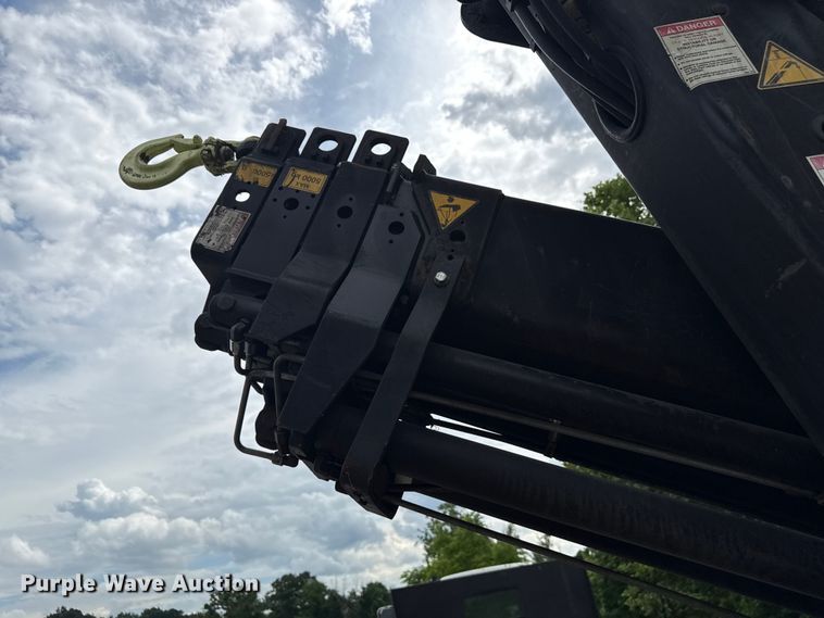 image for item ND9530 2001 GMC C7500 crane truck