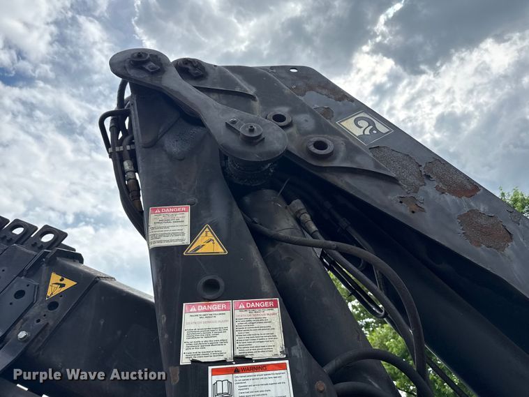image for item ND9530 2001 GMC C7500 crane truck