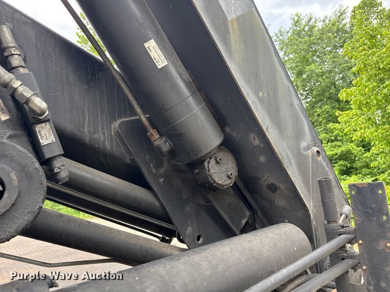 image for item ND9530 2001 GMC C7500 crane truck