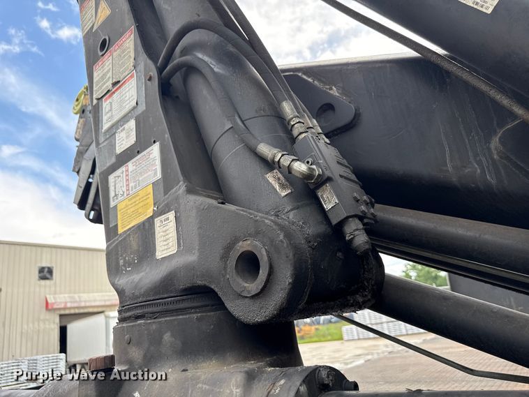 image for item ND9530 2001 GMC C7500 crane truck