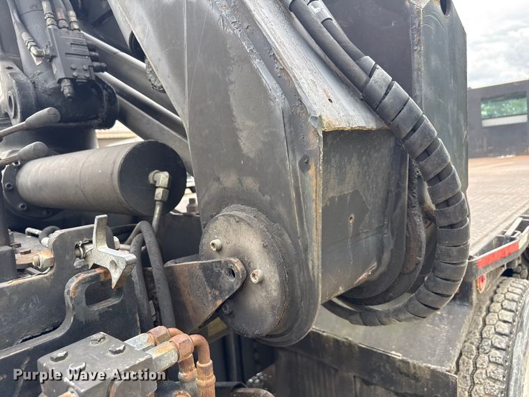 image for item ND9530 2001 GMC C7500 crane truck