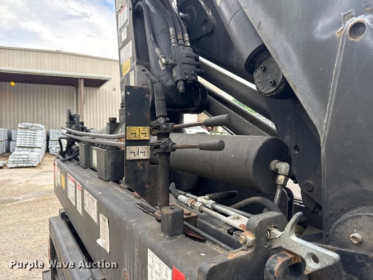image for item ND9530 2001 GMC C7500 crane truck