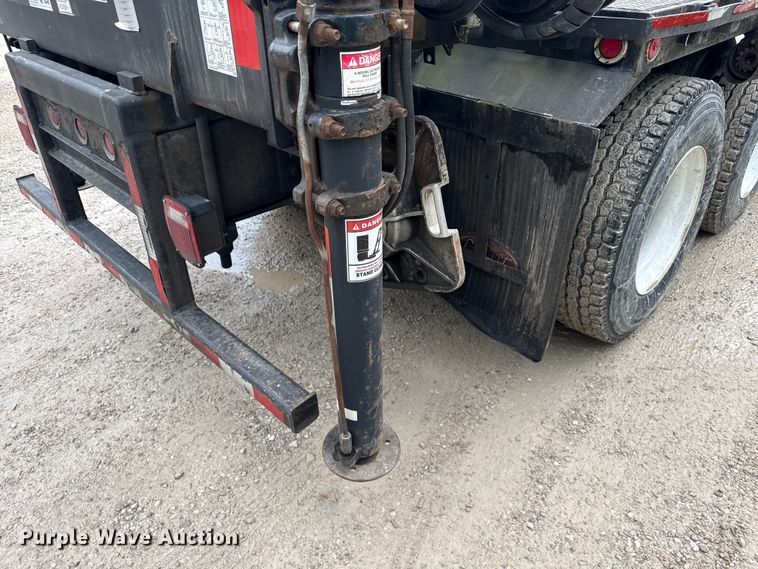image for item ND9530 2001 GMC C7500 crane truck
