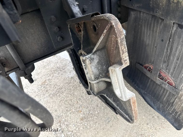 image for item ND9530 2001 GMC C7500 crane truck