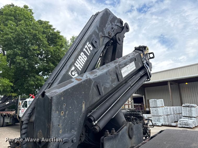 image for item ND9530 2001 GMC C7500 crane truck