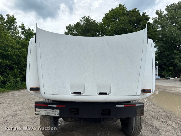 image for item ND9530 2001 GMC C7500 crane truck