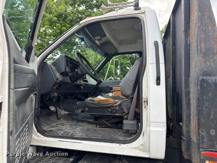 image for item ND9530 2001 GMC C7500 crane truck