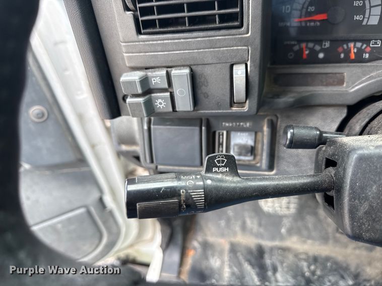 image for item ND9530 2001 GMC C7500 crane truck