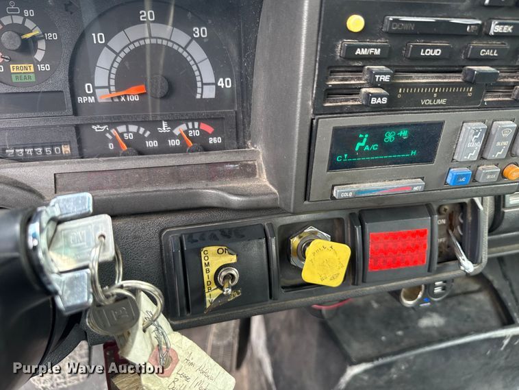 image for item ND9530 2001 GMC C7500 crane truck