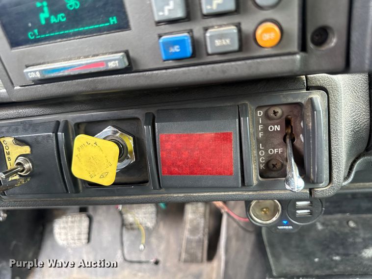 image for item ND9530 2001 GMC C7500 crane truck