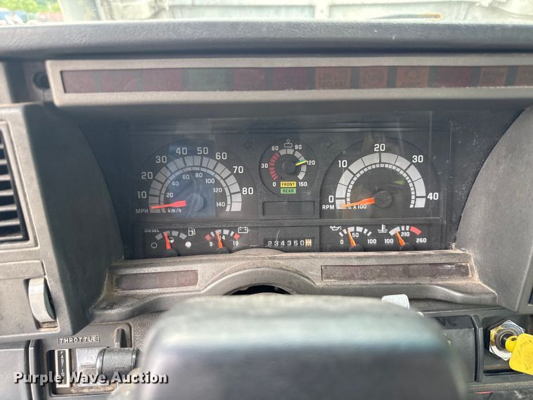 image for item ND9530 2001 GMC C7500 crane truck