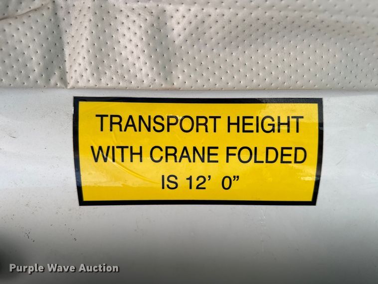 image for item ND9530 2001 GMC C7500 crane truck