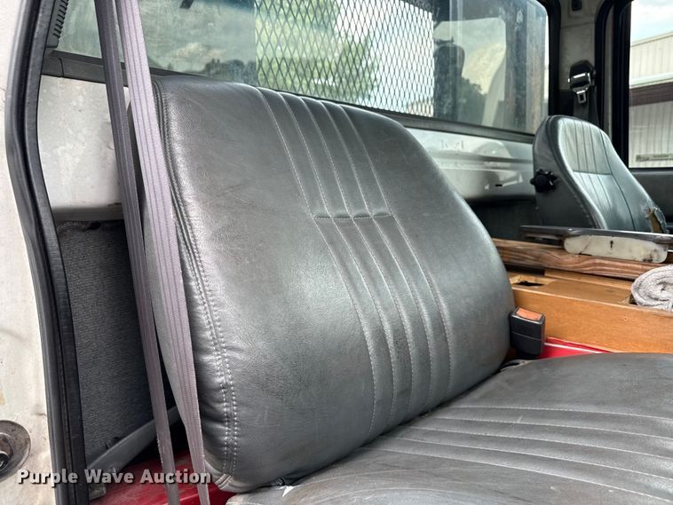 image for item ND9530 2001 GMC C7500 crane truck