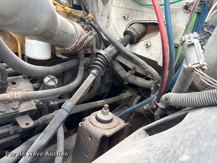 image for item ND9530 2001 GMC C7500 crane truck
