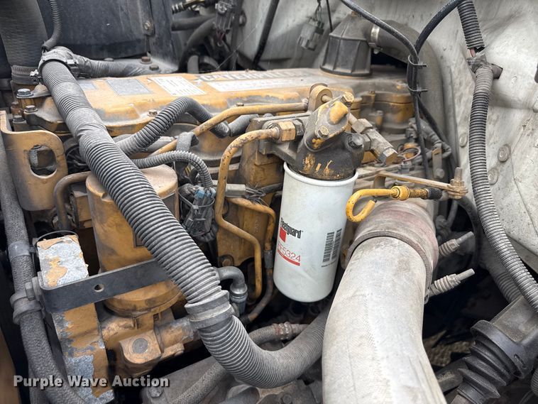 image for item ND9530 2001 GMC C7500 crane truck