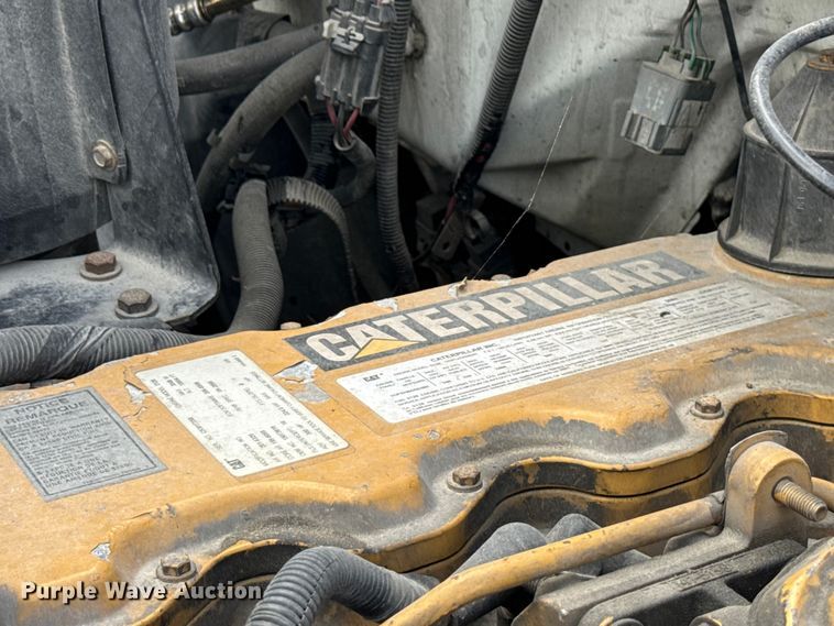image for item ND9530 2001 GMC C7500 crane truck