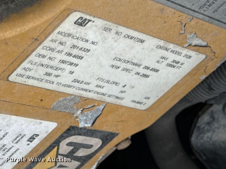 image for item ND9530 2001 GMC C7500 crane truck