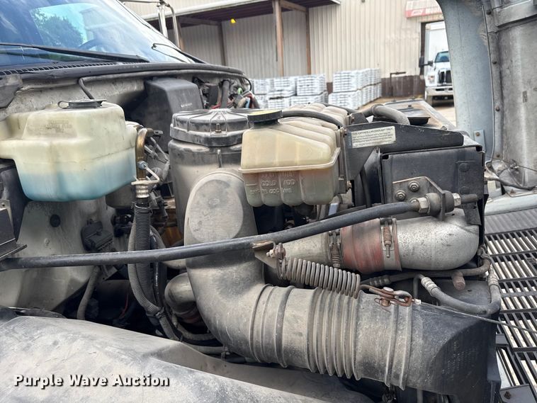 image for item ND9530 2001 GMC C7500 crane truck