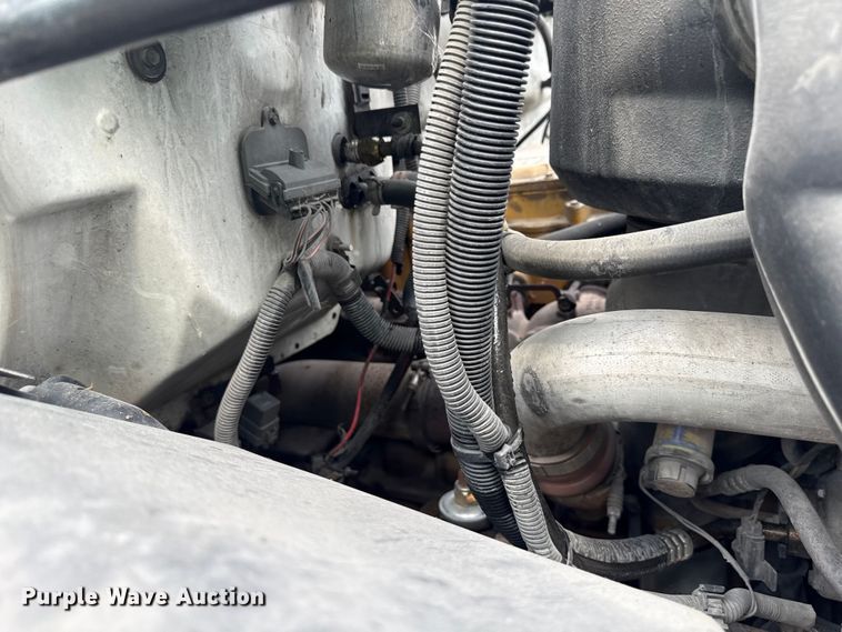 image for item ND9530 2001 GMC C7500 crane truck