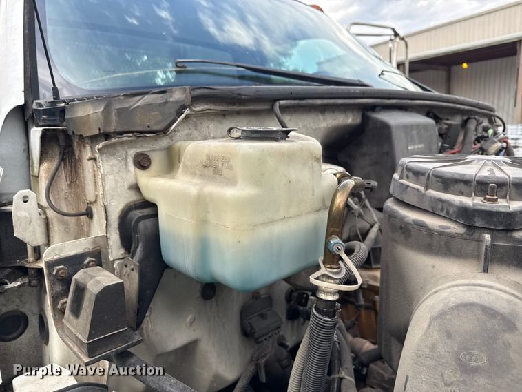 image for item ND9530 2001 GMC C7500 crane truck