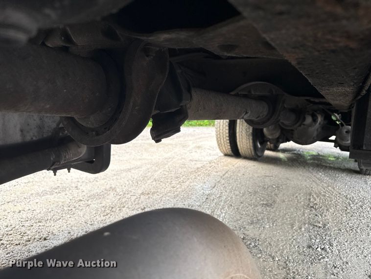 image for item ND9530 2001 GMC C7500 crane truck