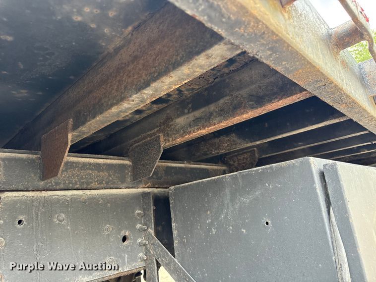 image for item ND9530 2001 GMC C7500 crane truck