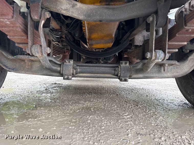 image for item ND9530 2001 GMC C7500 crane truck
