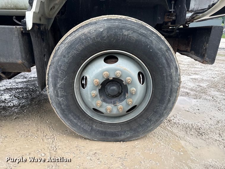 image for item ND9530 2001 GMC C7500 crane truck