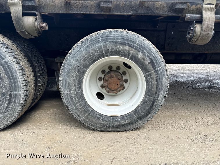 image for item ND9530 2001 GMC C7500 crane truck