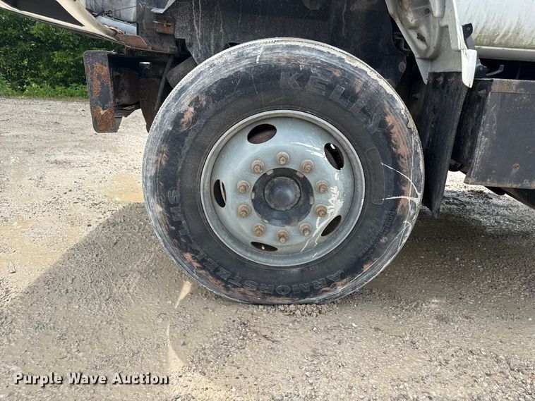 image for item ND9530 2001 GMC C7500 crane truck
